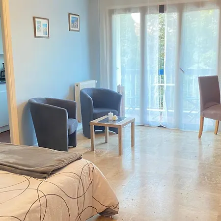 Proche De La Avec Parking Apartman